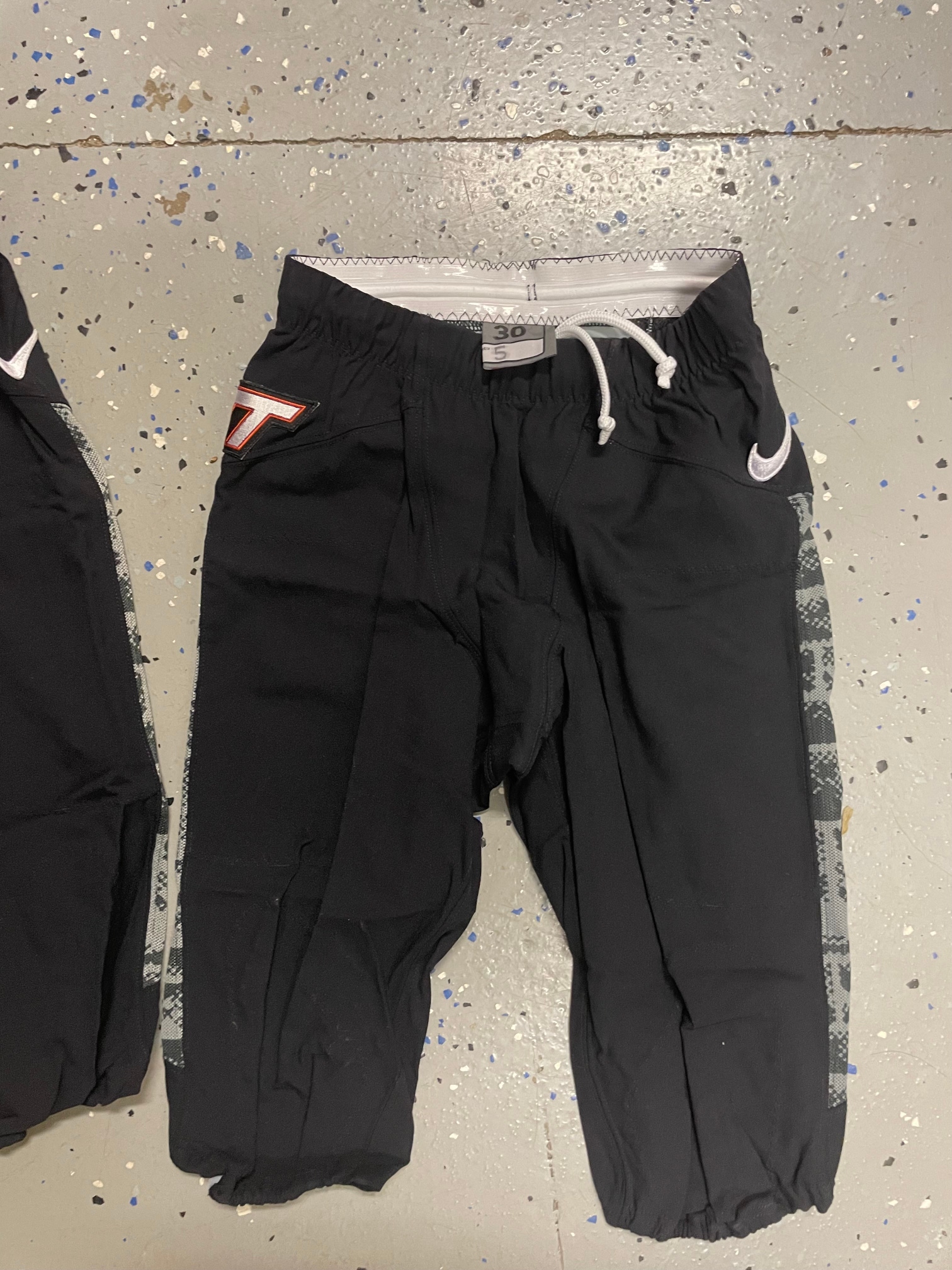 Black Adult Men's Used Size 30 Nike Game Pants