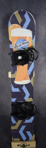 NEW BLUE MOON SNOWBOARD SIZE 155 CM WITH NEW PICCO LARGE BINDINGS