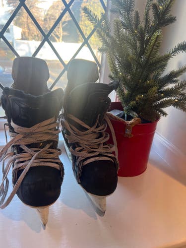 Used Senior Bauer Supreme 3000 Hockey Skates Regular Width 10