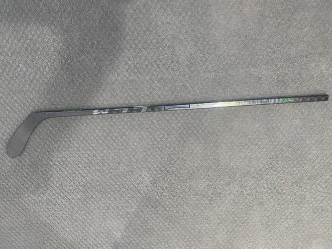 Senior Left Hand P28 Trigger 6 Pro Hockey Stick