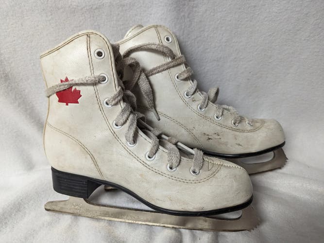 Maple Leaf Youth Figure Ice Skates Size 2 Color White Condition Used