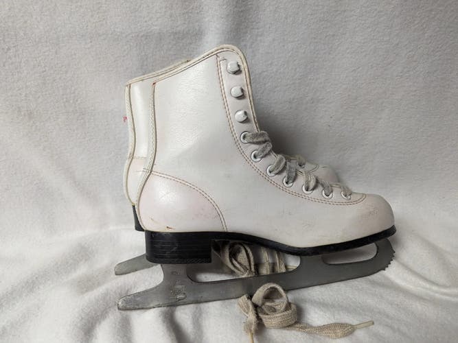 Youth Figure Ice Skates Size 3 Color White Condition Used