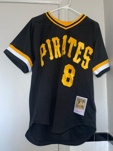 Mitchell & Ness MLB Pittsburgh Pirates Willie Stargell Vintage Throwback Jersey.