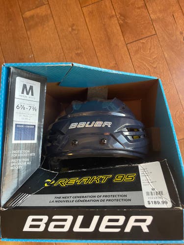 New Medium Bauer Re-Akt 95 Helmet