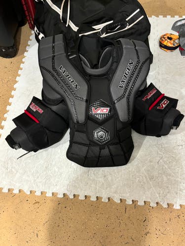 Used Small Vaughn Velocity v10 pro carbon Goalie Chest Protector
