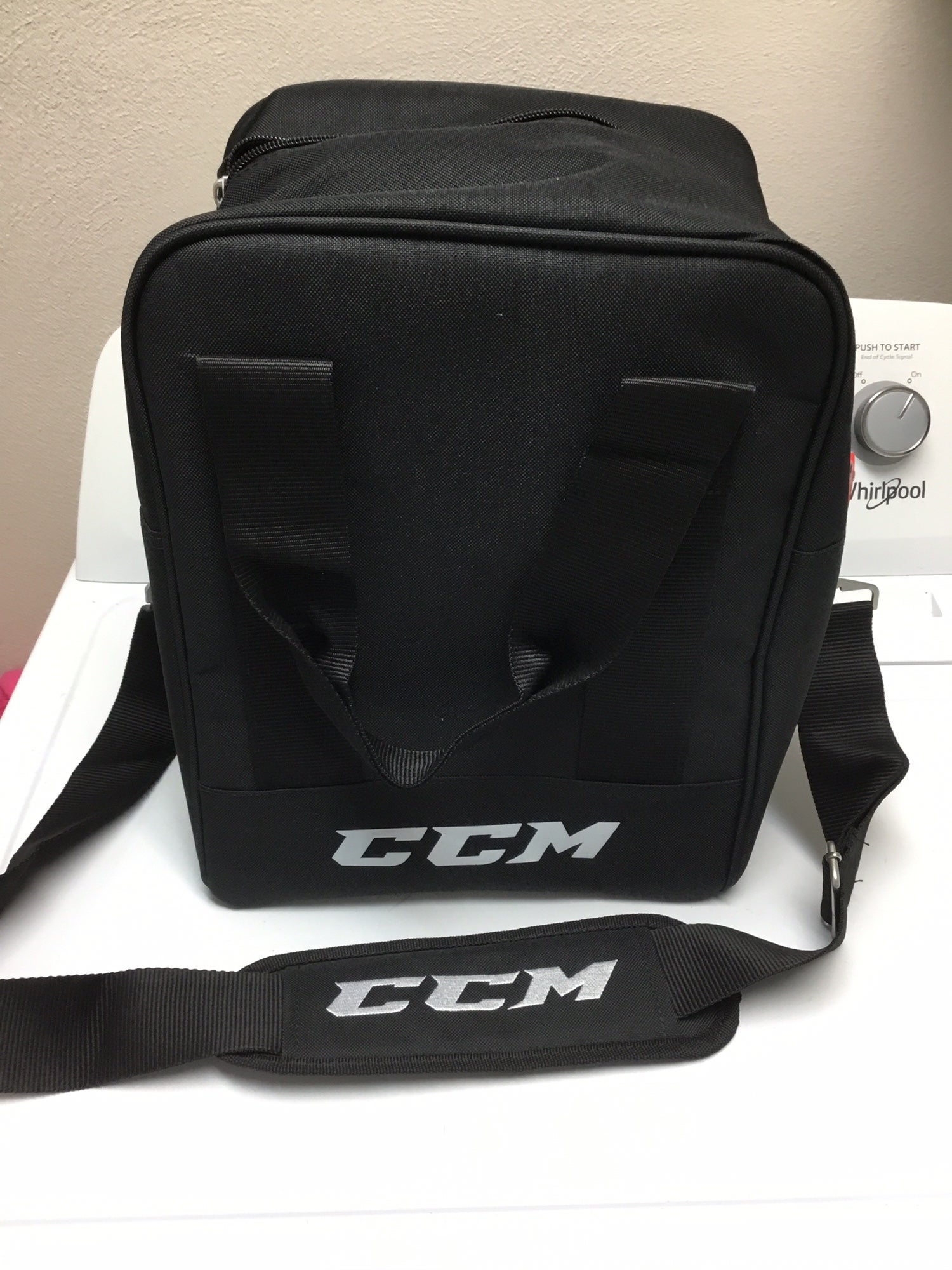 CCM Puck Bag Deluxe SidelineSwap
