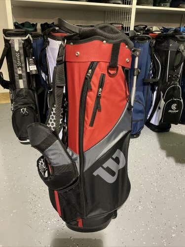 Wilson Golf Stand Bag - 5-Way Carry Golf Bag with Carry Straps - Black / Red