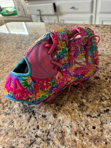 Used 2022 Right Hand Throw 44 Pro Outfield Signiture Series Baseball Glove 11.75"