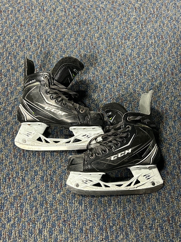 Used Junior CCM RibCor Titanium Hockey Skates D&R (Regular) 3.5 - Junior