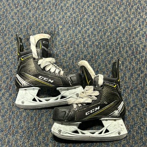 Used Junior CCM Tacks Vector Hockey Skates D&R (Regular) 2.5 - Junior