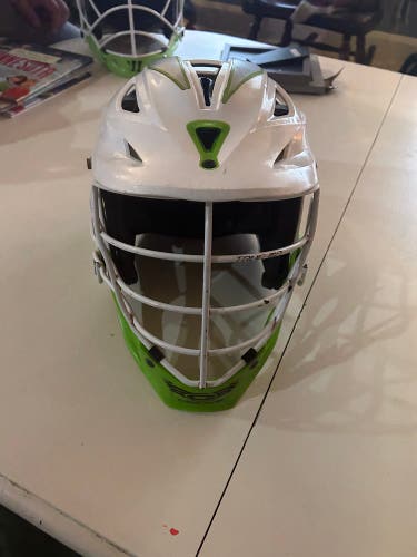 Player's Cascade R Helmet