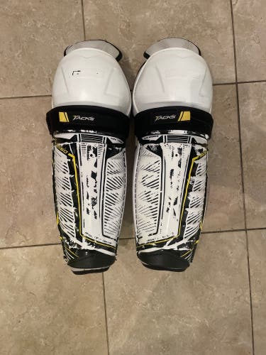 Men’s 13in CCM tacks 9060 shin pads