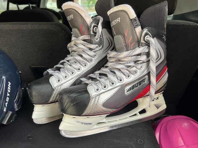 Bauer Vapor X3.0 Senior Size 8.0D