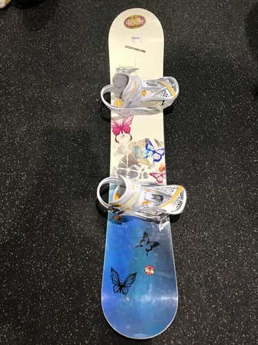 Used Never Summer Infinity 151 Cm Women's Snowboard Combo