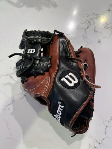 IMMACULATE - Used 2022 Wilson Right Hand Throw Infield A2K Pro-Stock Baseball Glove 11.75"