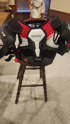 Senior Used Medium CCM Ft4 Shoulder Pads