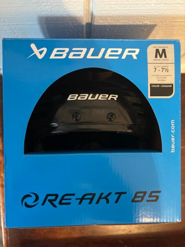 New Medium Bauer  Re-Akt 85 Helmet