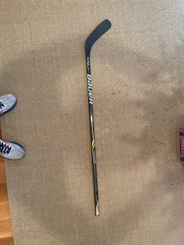 Junior Right Handed Mid Pattern  Supreme S170 Hockey Stick
