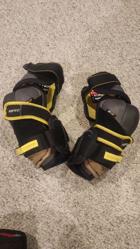 Senior Used Medium CCM AS 580 Elbow Pads