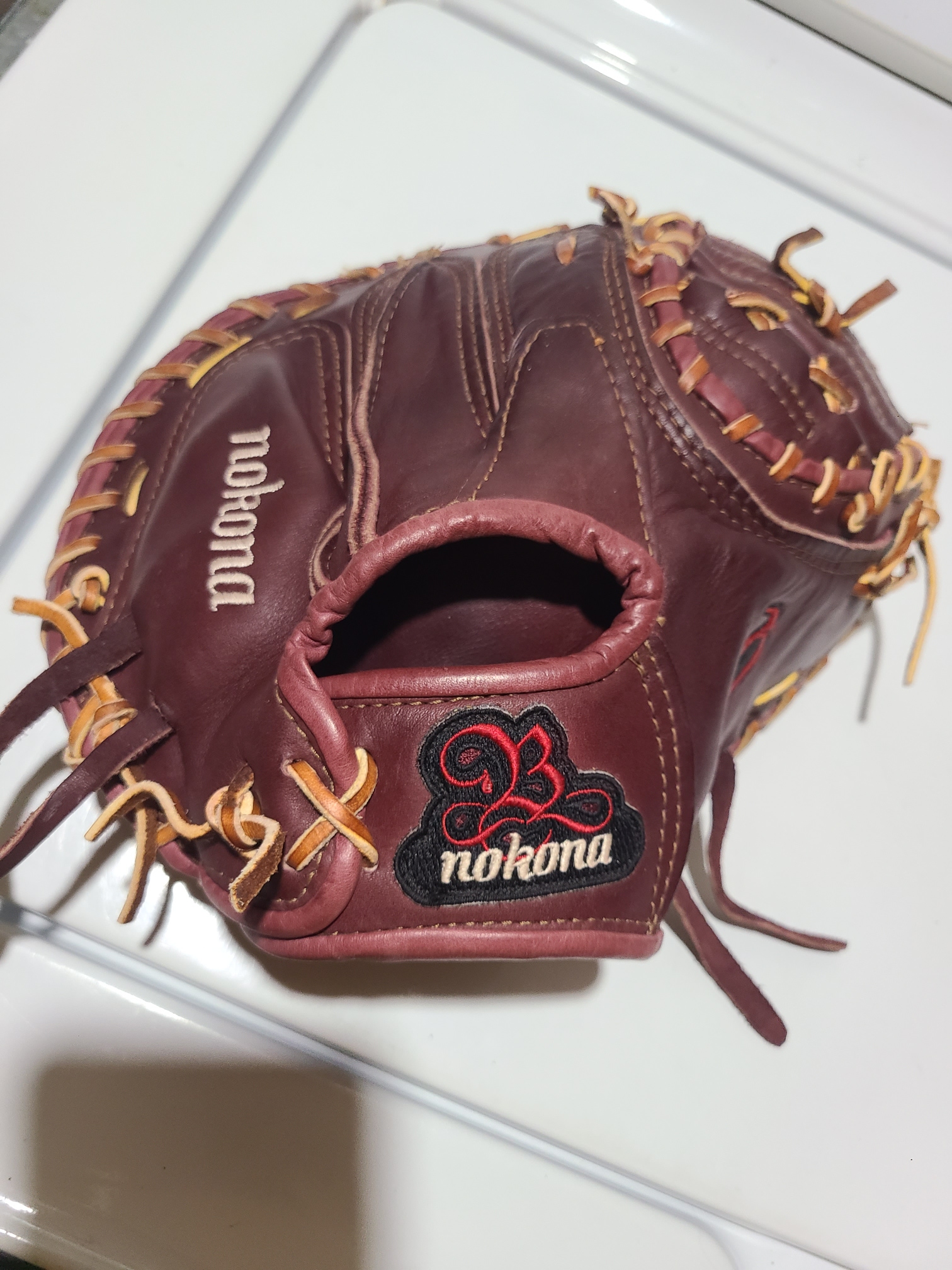 New without tags Nokona Right Hand Throw Catcher's Bloodline pro elite Baseball Glove 33"