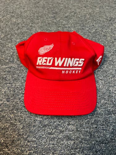 Team Issued Detroit Red Wings Hat #84