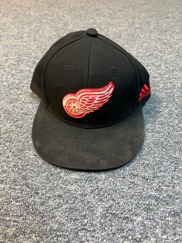 Team Issued Detroit Red Wings Hat #22