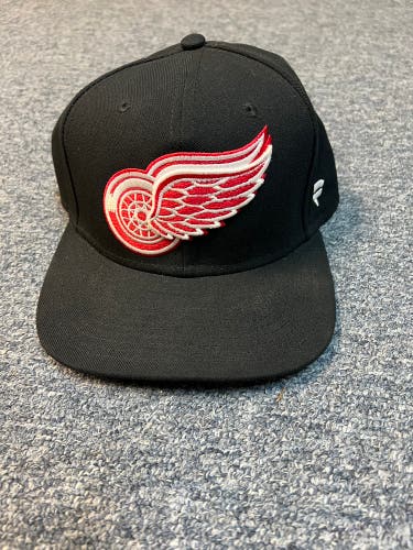 Team Issued Detroit Red Wings Hat #48