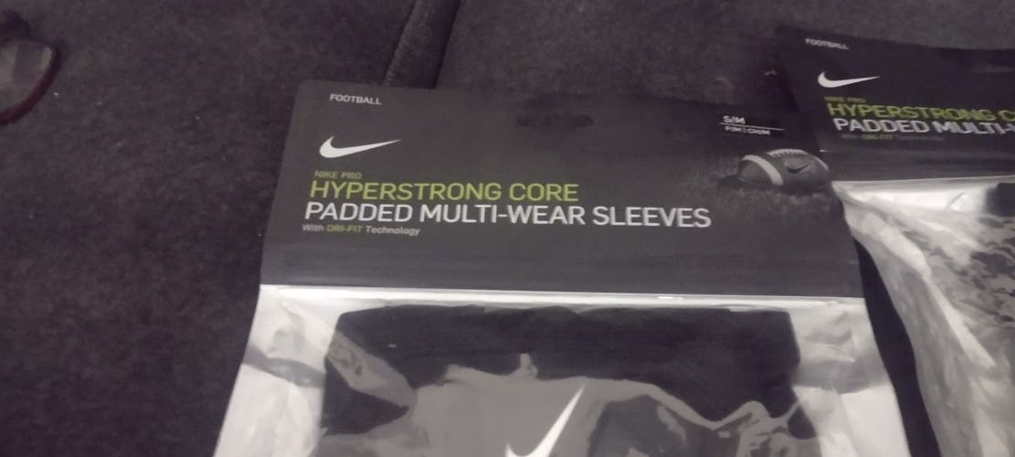 New Nike Padded Multi-Wear Sleeves s/m