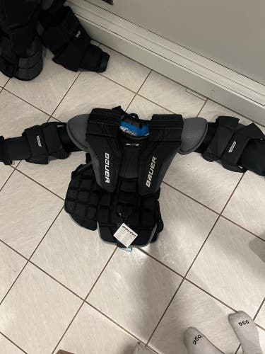 New Medium Bauer Elite Goalie Chest Protector