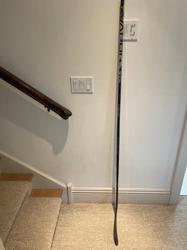 Senior Right Handed P92 Vapor Hyperlite 2 Hockey Stick