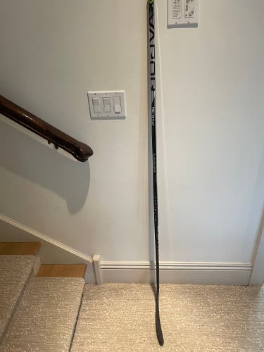 Intermediate Right Handed P92 Vapor Hyperlite 2 Hockey Stick