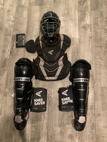 Used Easton Gametime Intermediate Catchers Set