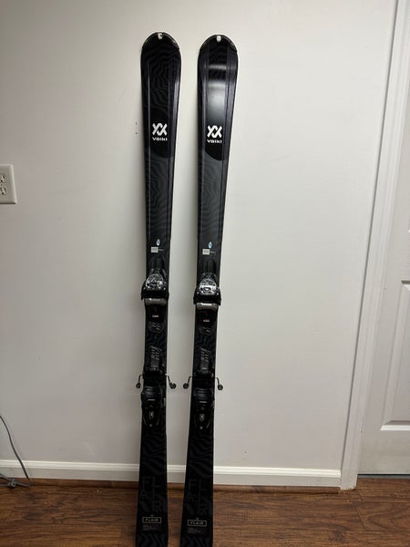 New Women's 2023 Volkl 158 cm All Mountain VOLKL FLAIR 72 VMOTION Skis With Bindings Max Din 10