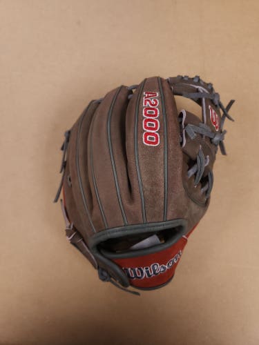 New Wilson December 2023 GOTM Right Hand Throw Infield A2000 Baseball Glove 11.25"
