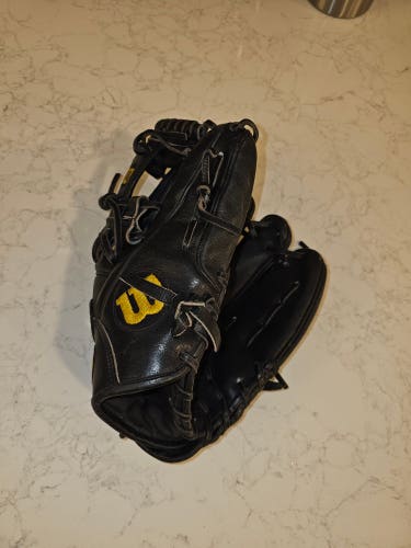Used Right Hand Throw Wilson Infield DP15 A2000 Baseball Glove 11.5"
