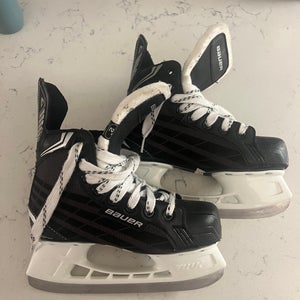 Used Bauer Size 2R Nexus Classic Hockey Skates