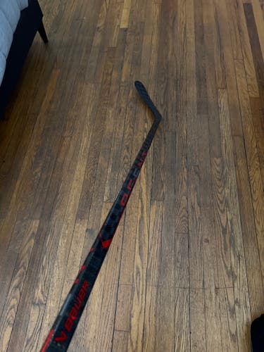 Intermediate Used Left Hand Red Bauer Ag5nt Hockey Stick P92