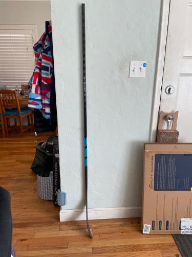 Senior Right Handed Toe Pattern Pro Stock Hockey Stick