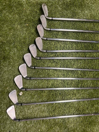 Wilson staff "fat shaft" 3-pw,gw,sw reg flex standard length golf irons