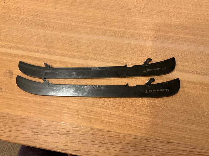 Used Bauer LS Pulse Ti 230 mm - Barely Used