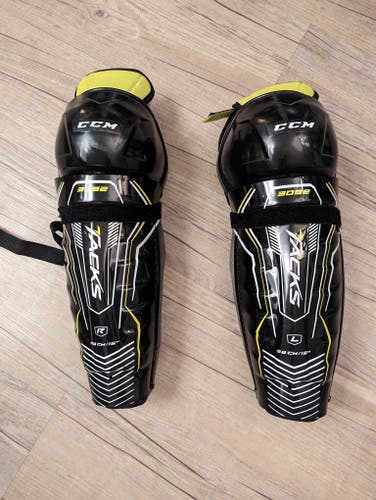 Senior Used CCM Tacks 3092 15" Shin Pads
