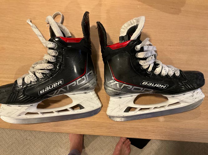 Junior Used Bauer Vapor 3X Hockey Skates Regular Width Size 4