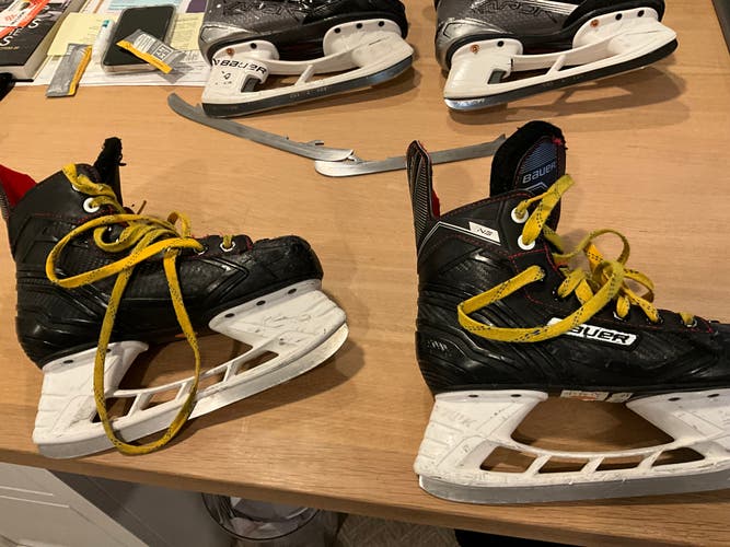 Youth Used Bauer Ns Hockey Skates Regular Width Size 3.5