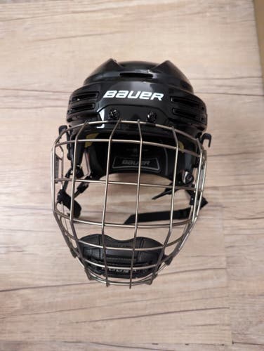 Used Medium Bauer Re-Akt 75 Helmet