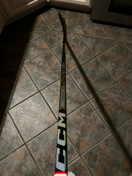 Senior Right Handed P29 Super Tacks AS-V PRO Hockey Stick