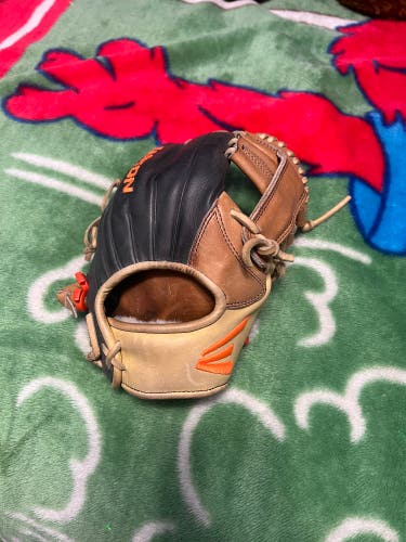Used Right Hand Throw 11.75" AB2 Baseball Glove