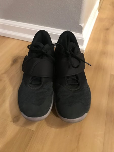 Used Men's Size 12 (Women's 13) Nike Shoes