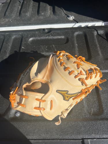 Mizuno Pro Right Hand Throw 33.5" Catcher's Glove
