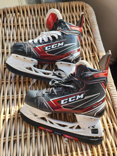 Junior CCM JetSpeed FT480 Hockey Skates Regular Width Size 3