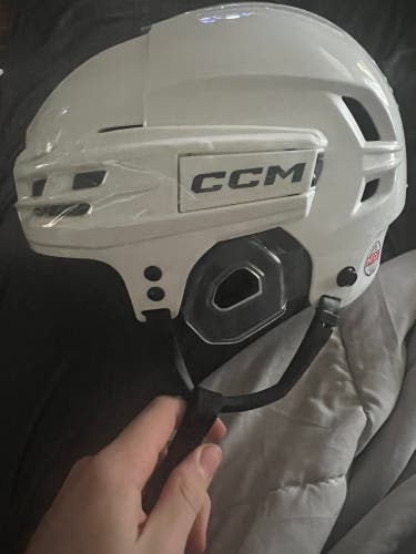 New Medium CCM  tacks 720 Helmet